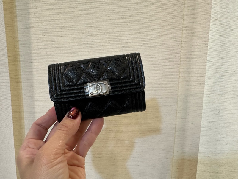 Chanel 黑荔枝皮霧銀釦Boy下蓋卡包A80603-0