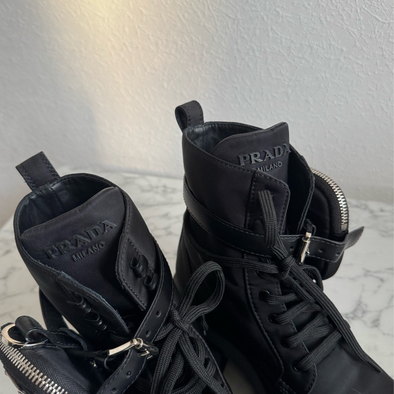 prada尼龍厚底軍靴(側邊兩個小包)-1