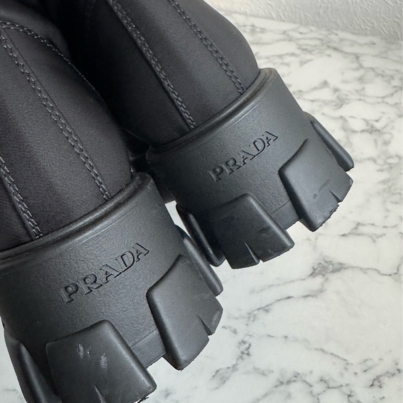 prada尼龍厚底軍靴(側邊兩個小包)-6
