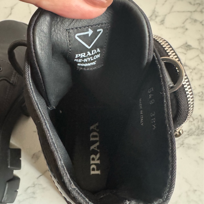 prada尼龍厚底軍靴(側邊兩個小包)-11