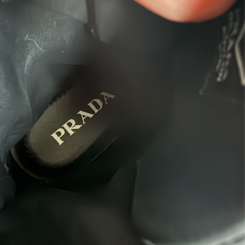 prada尼龍厚底軍靴(側邊兩個小包)-12