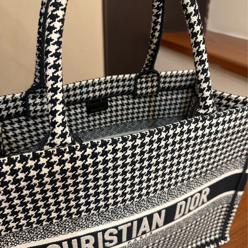 DIOR 黑白千鳥格托特包-4