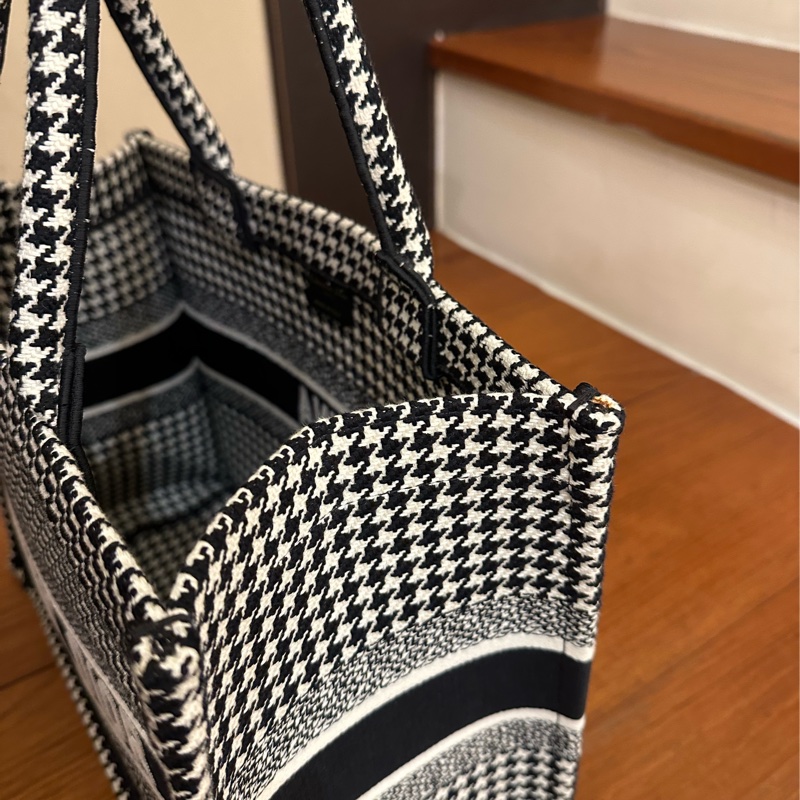 DIOR 黑白千鳥格托特包-5