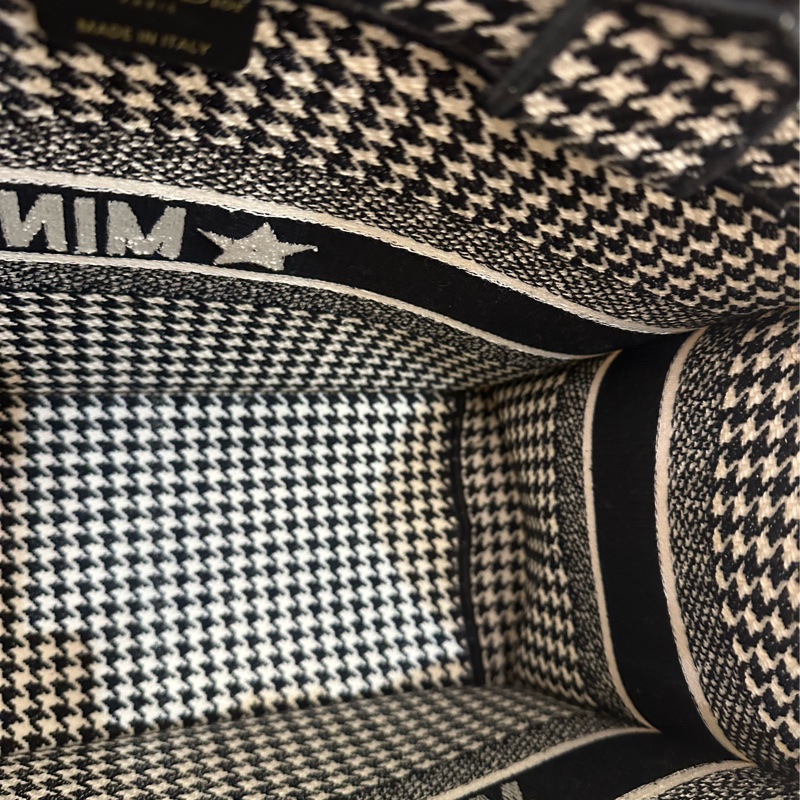 DIOR 黑白千鳥格托特包-13