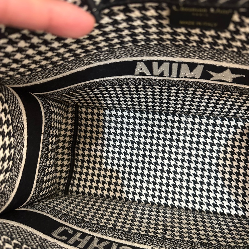 DIOR 黑白千鳥格托特包-14