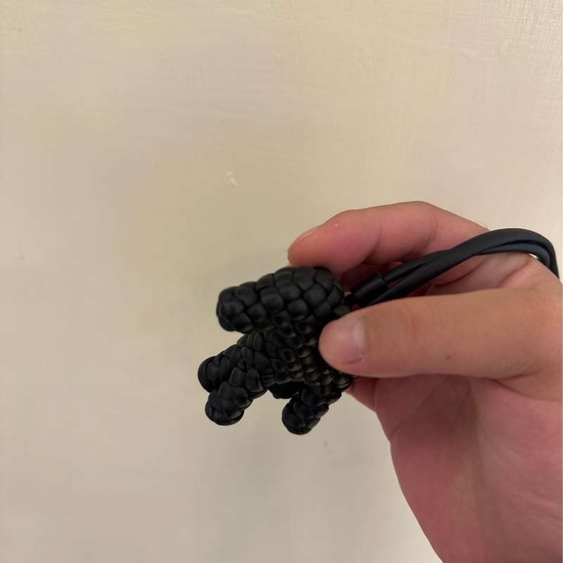 BV黑編織小狗吊飾-11