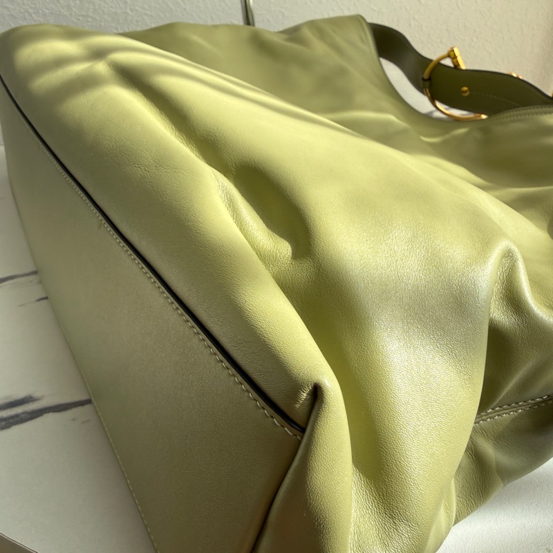 Gucci 牛油果綠超級好看的肩背包垂垂度很漂亮-15