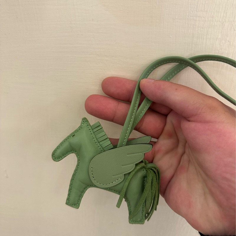 HERMES牛油果綠小馬吊飾-15