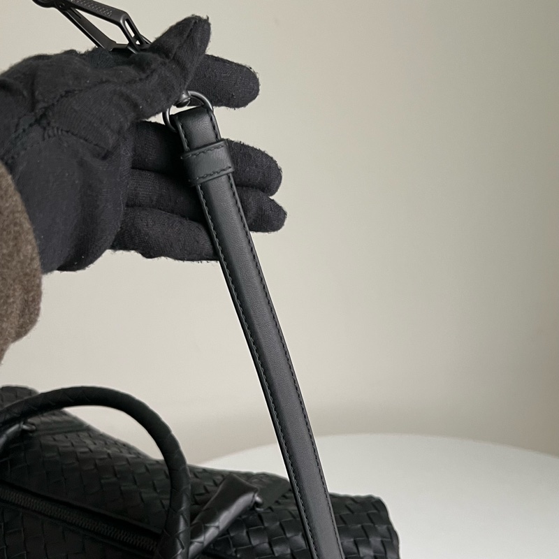 BV 小羊皮編織手提包/肩背包（三種不同的背法） 黑色-16