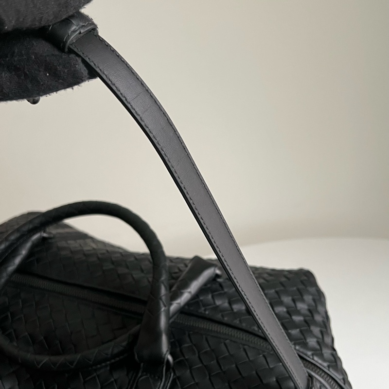 BV 小羊皮編織手提包/肩背包（三種不同的背法） 黑色-17
