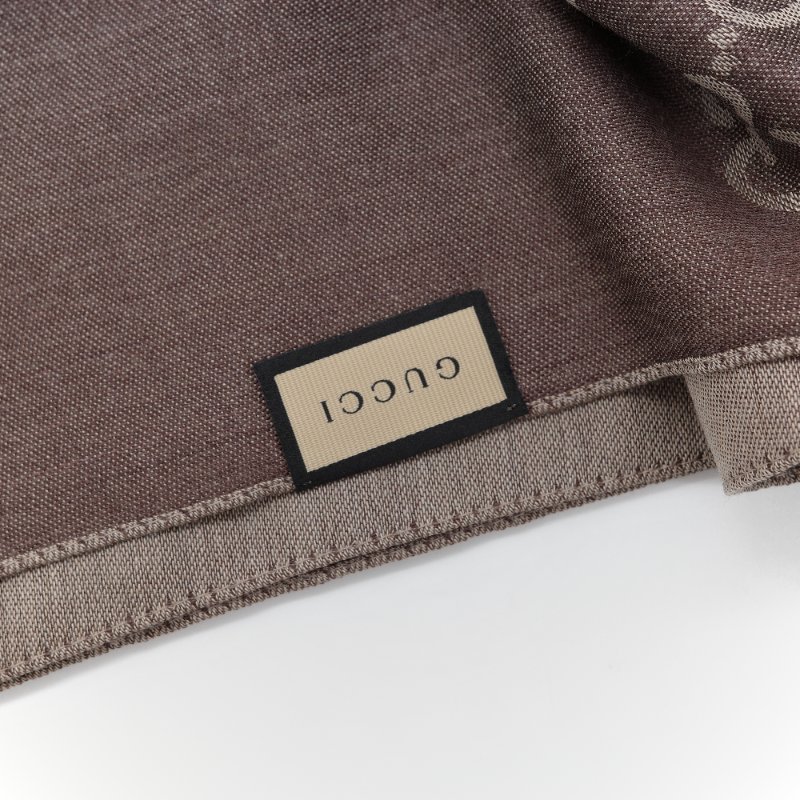 (閒置品♥️吊牌紙袋有)Gucci 古馳 經典 提花 奶棕色 GG 花紋 兩色 桑蠶絲 長款 圍巾-5