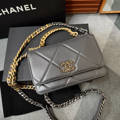 Chanel 19 WOC 雙C菱格紋雙色鍊(深灰）