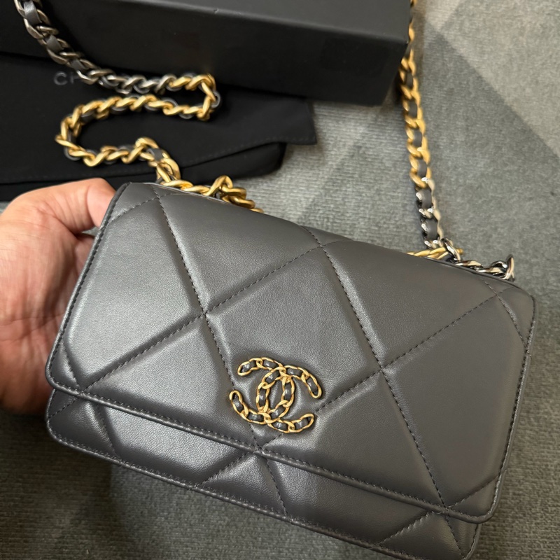 Chanel 19 WOC 雙C菱格紋雙色鍊(深灰）-1