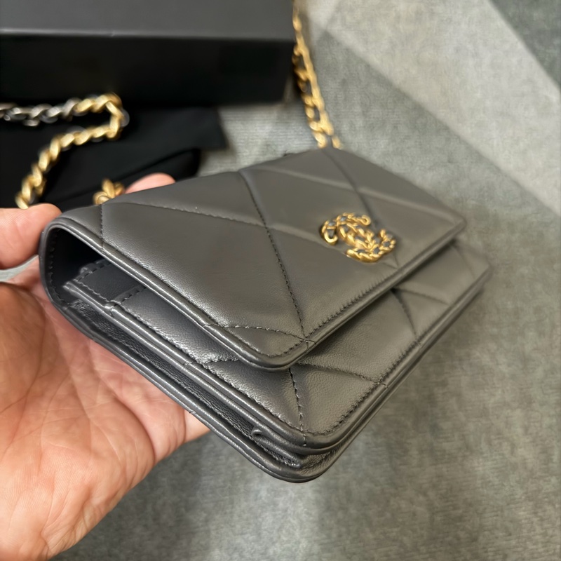 Chanel 19 WOC 雙C菱格紋雙色鍊(深灰）-2