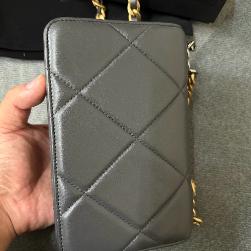 Chanel 19 WOC 雙C菱格紋雙色鍊(深灰）-4