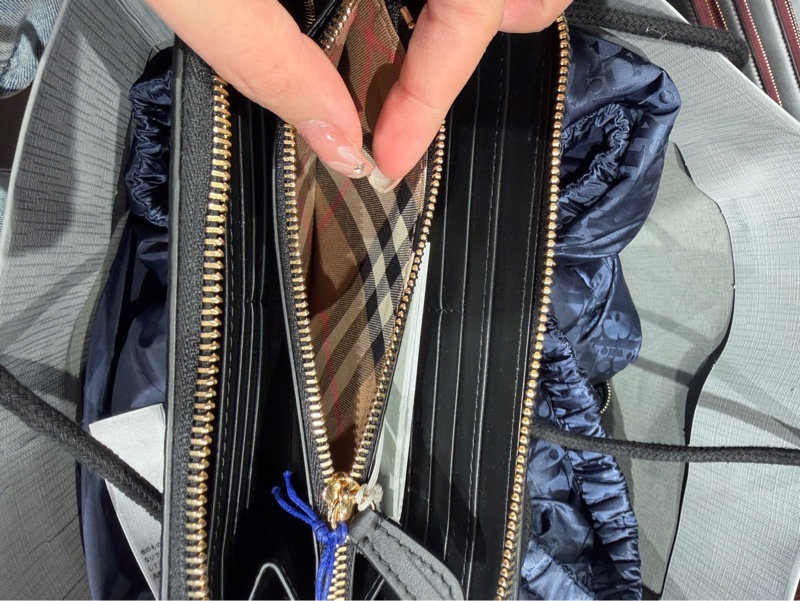 Burberry 拉鏈長夾-1