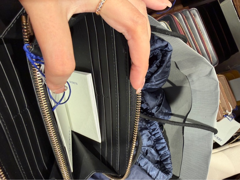 Burberry 拉鏈長夾-3