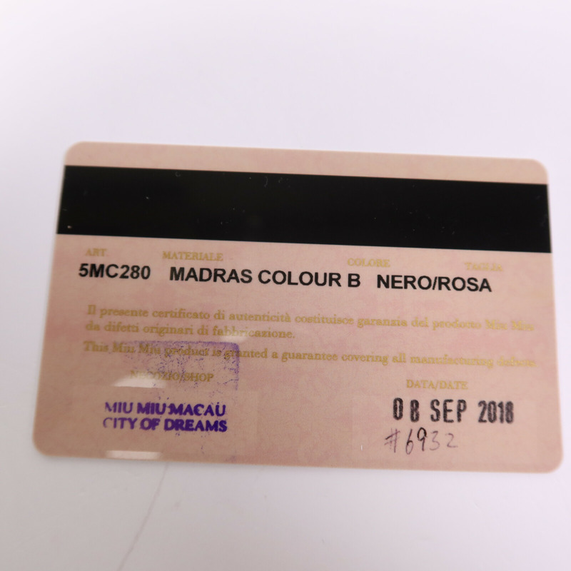 Miu Miu 牛皮皮革Card Case金扣卡片套-13