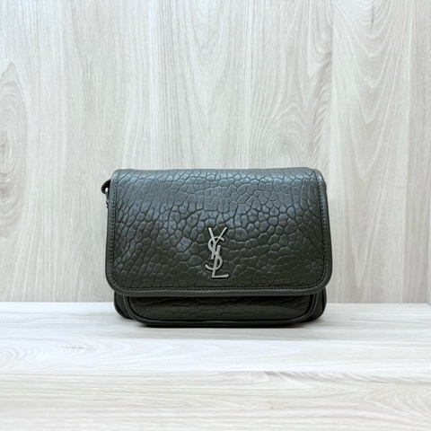 YSL咖綠色銀釦粒面小羊皮NIKI小型郵差包776611