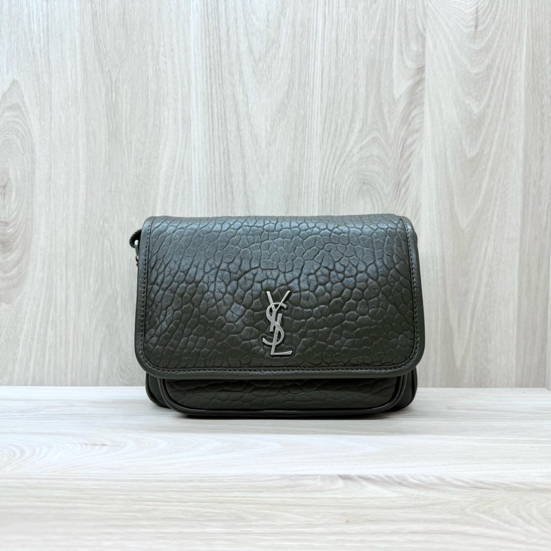 YSL咖綠色銀釦粒面小羊皮NIKI小型郵差包776611-0