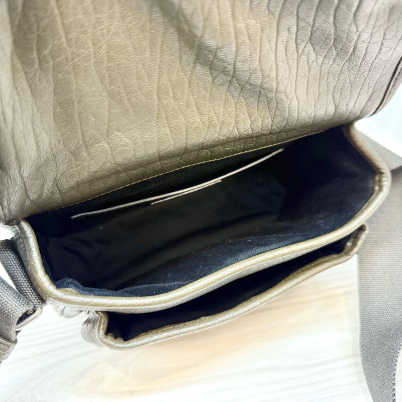 YSL咖綠色銀釦粒面小羊皮NIKI小型郵差包776611-7