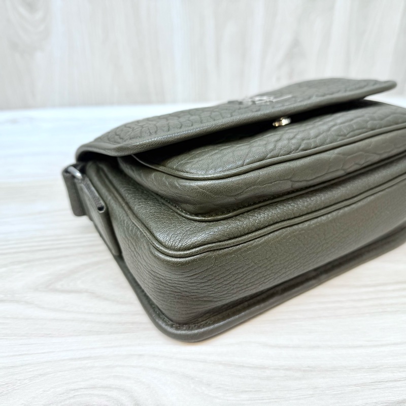 YSL咖綠色銀釦粒面小羊皮NIKI小型郵差包776611-10