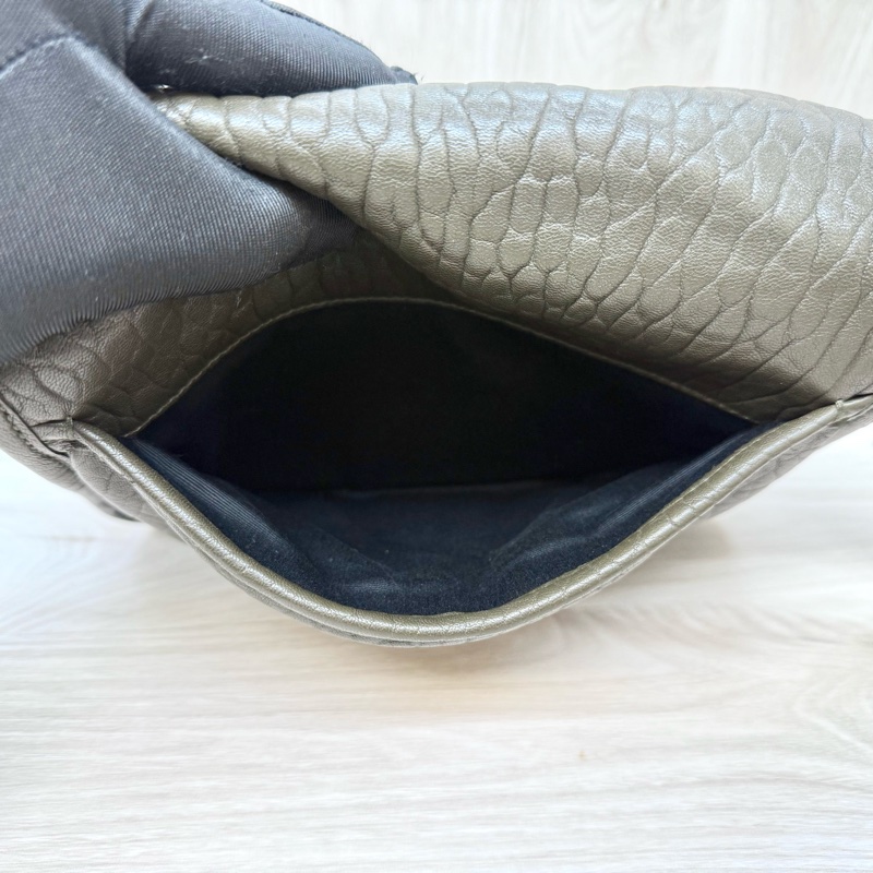 YSL咖綠色銀釦粒面小羊皮NIKI小型郵差包776611-12