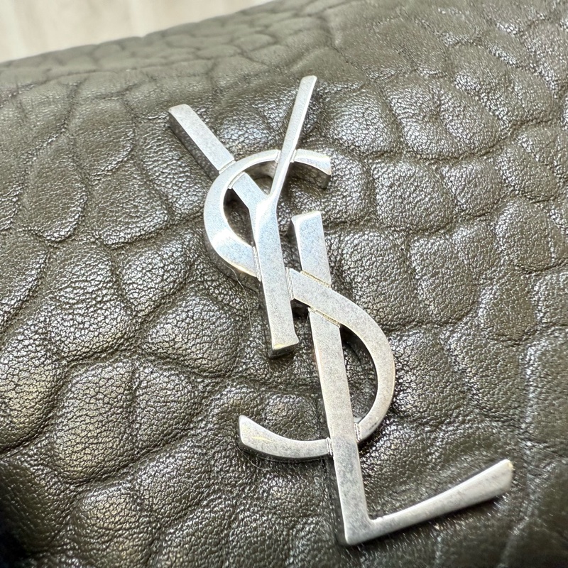 YSL咖綠色銀釦粒面小羊皮NIKI小型郵差包776611-14