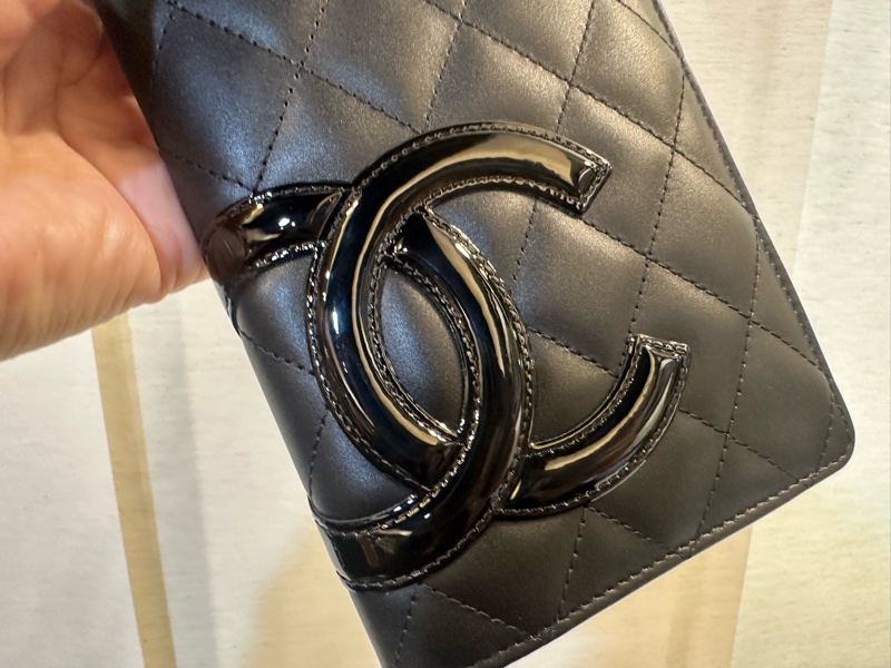 Chanel 黑牛皮拚桃紅內零錢袋7卡對開康朋長夾-4