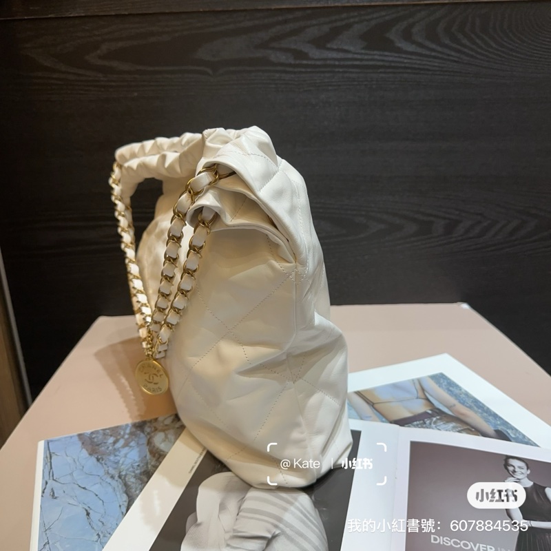 Chanel 22白牛皮金釦中號肩背托特包-2