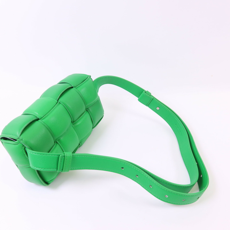 BOTTEGA VENETA 皮革Cassette Padded Mini肩背袋-4