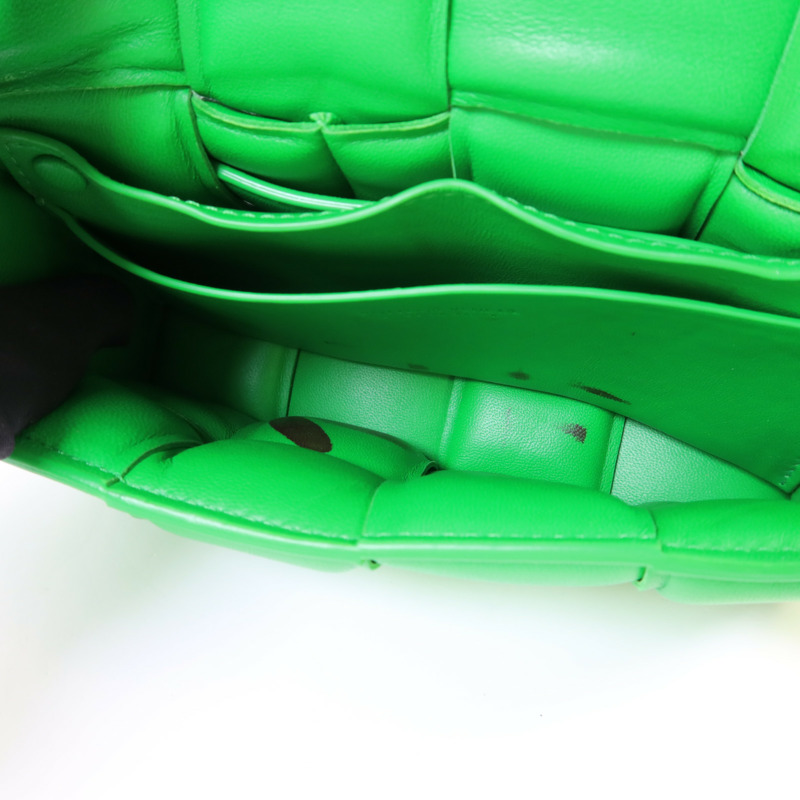 BOTTEGA VENETA 皮革Cassette Padded Mini肩背袋-5