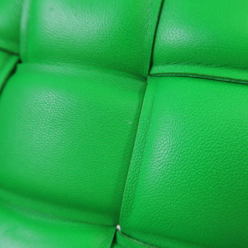 BOTTEGA VENETA 皮革Cassette Padded Mini肩背袋-12