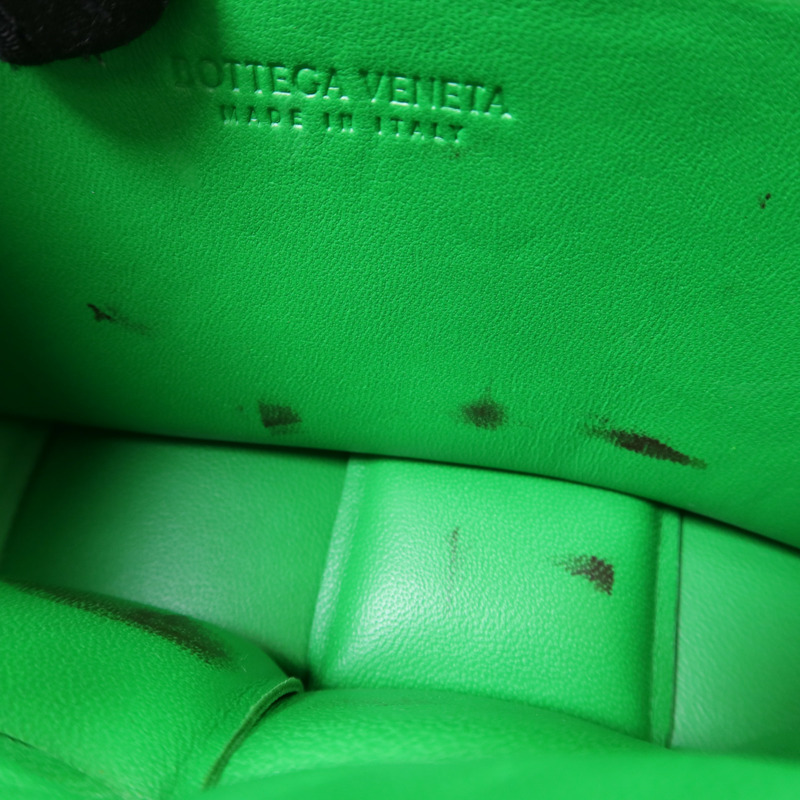 BOTTEGA VENETA 皮革Cassette Padded Mini肩背袋-13