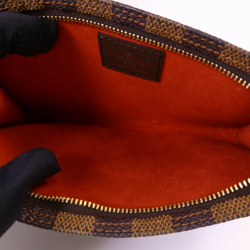 LOUIS VUITTON Damier Marais金扣肩背袋-11