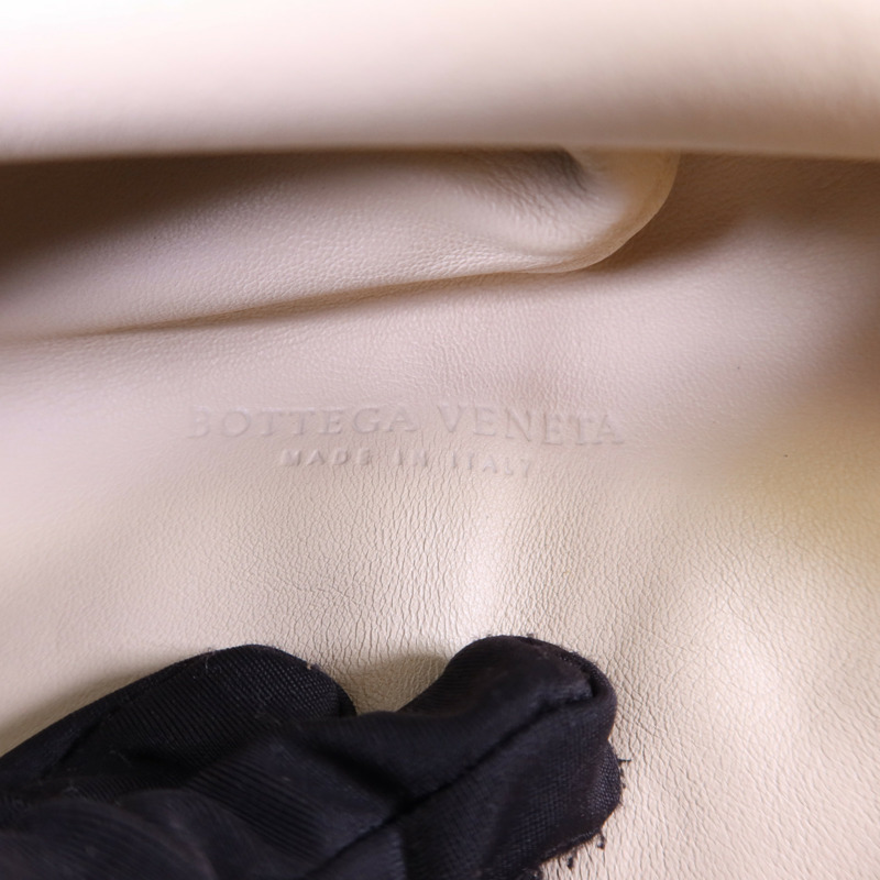BOTTEGA VENETA 牛皮皮革Cloud Clutch手拿包-5