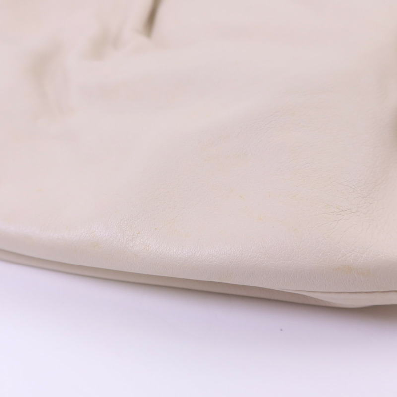 BOTTEGA VENETA 牛皮皮革Cloud Clutch手拿包-16