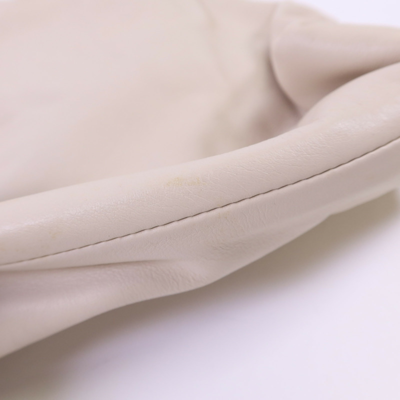 BOTTEGA VENETA 牛皮皮革Cloud Clutch手拿包-17