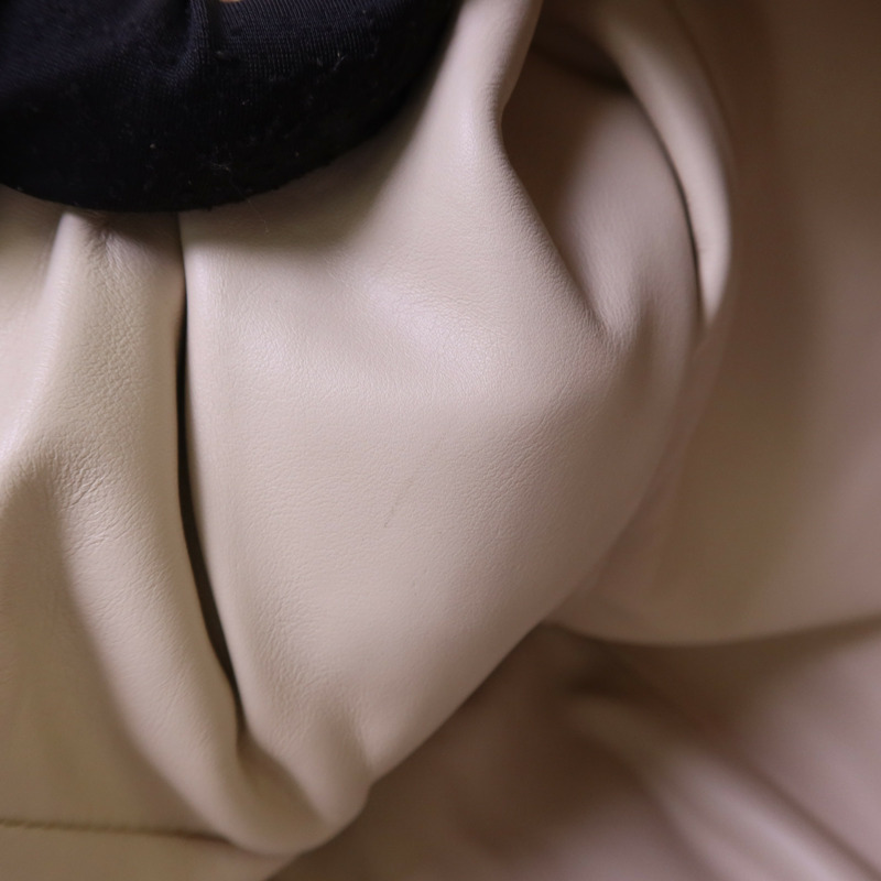 BOTTEGA VENETA 牛皮皮革Cloud Clutch手拿包-19