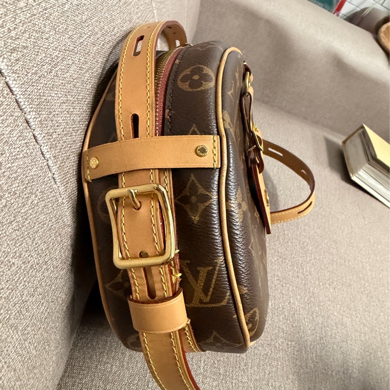 LV 大圓餅包 （已停產）都放防潮箱-2