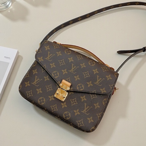 莉亞精品♡LV M44875 老花郵差包 二手