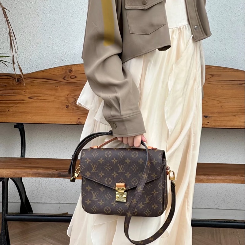 莉亞精品♡LV M44875 老花郵差包 二手-1