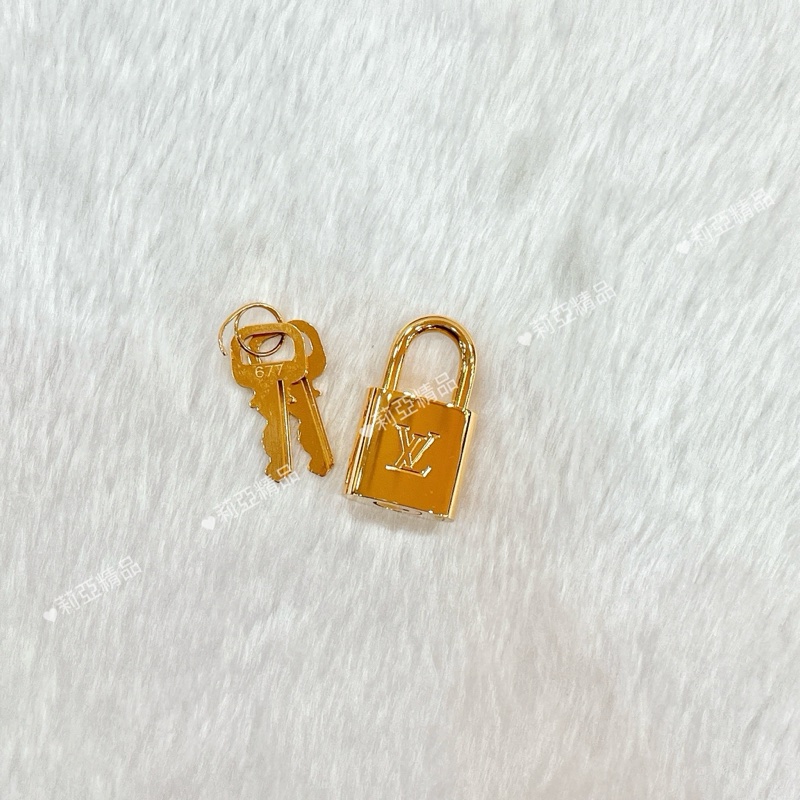 莉亞精品♡LV 鎖頭鑰匙 677 二手-1