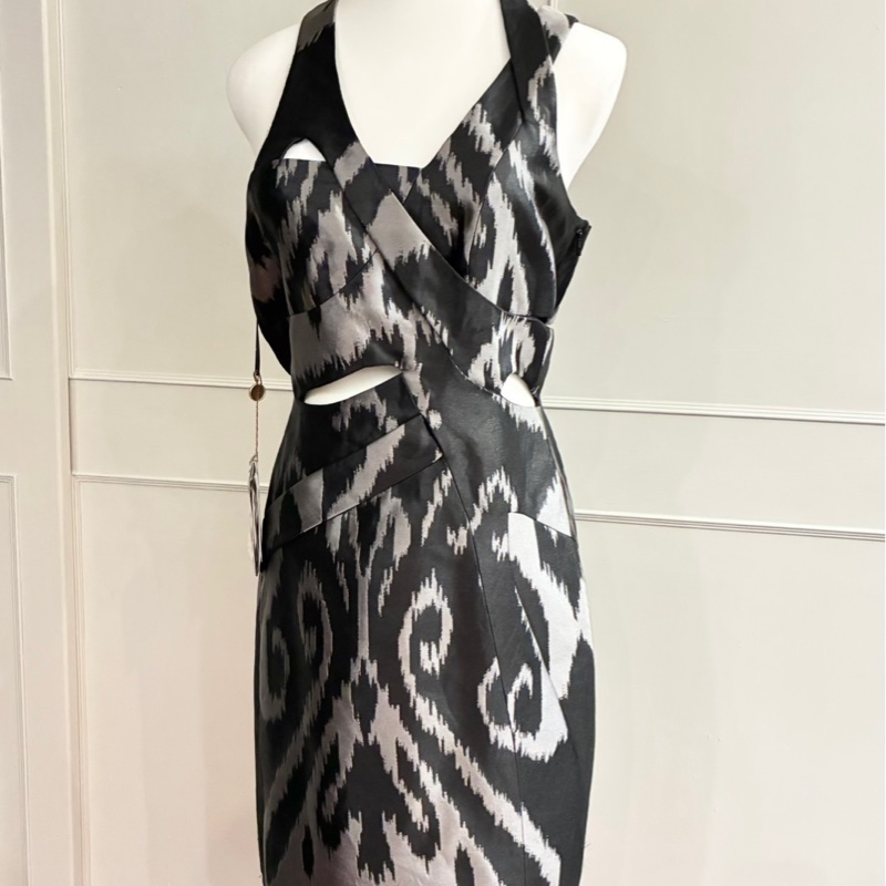 全新吊牌在GUCCI黒灰色系設計感修身洋裝-8