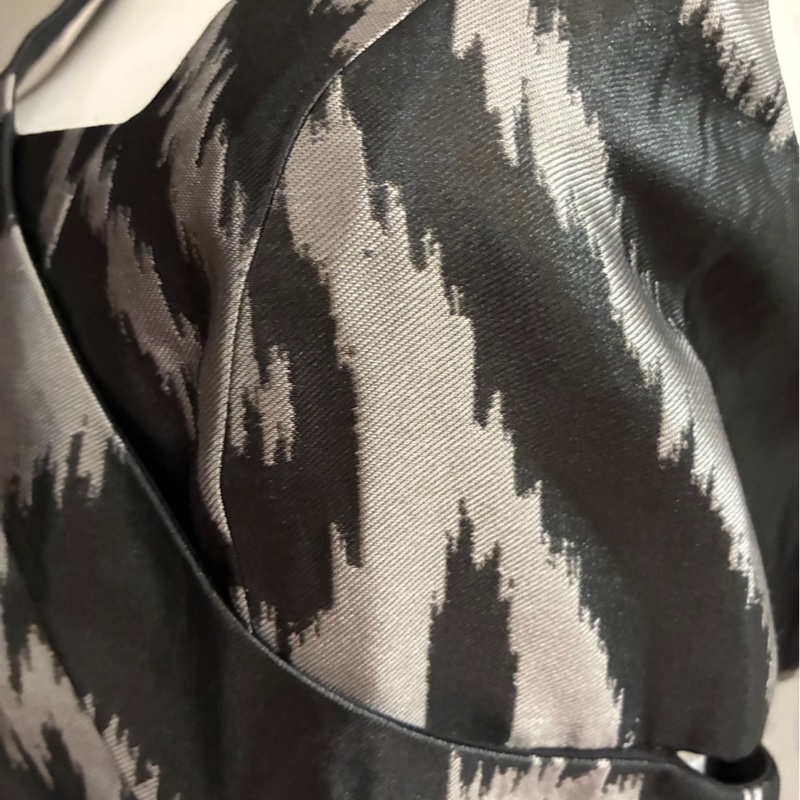 全新吊牌在GUCCI黒灰色系設計感修身洋裝-9