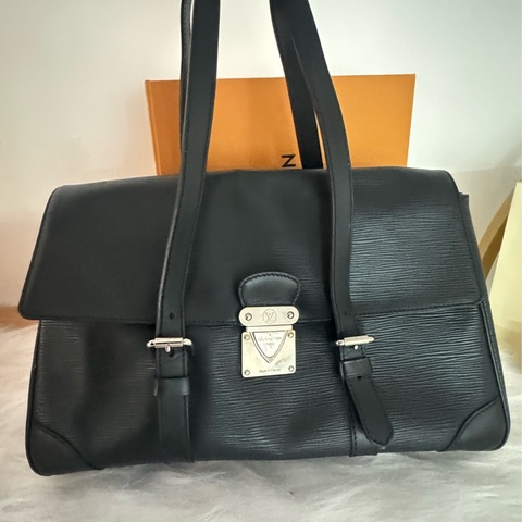 Lv 雙肩背