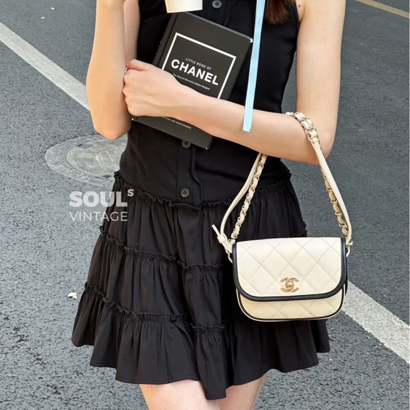 香奈兒CHANEL 2021s荔枝牛皮黑白熊貓色 馬鞍包 郵差包-4