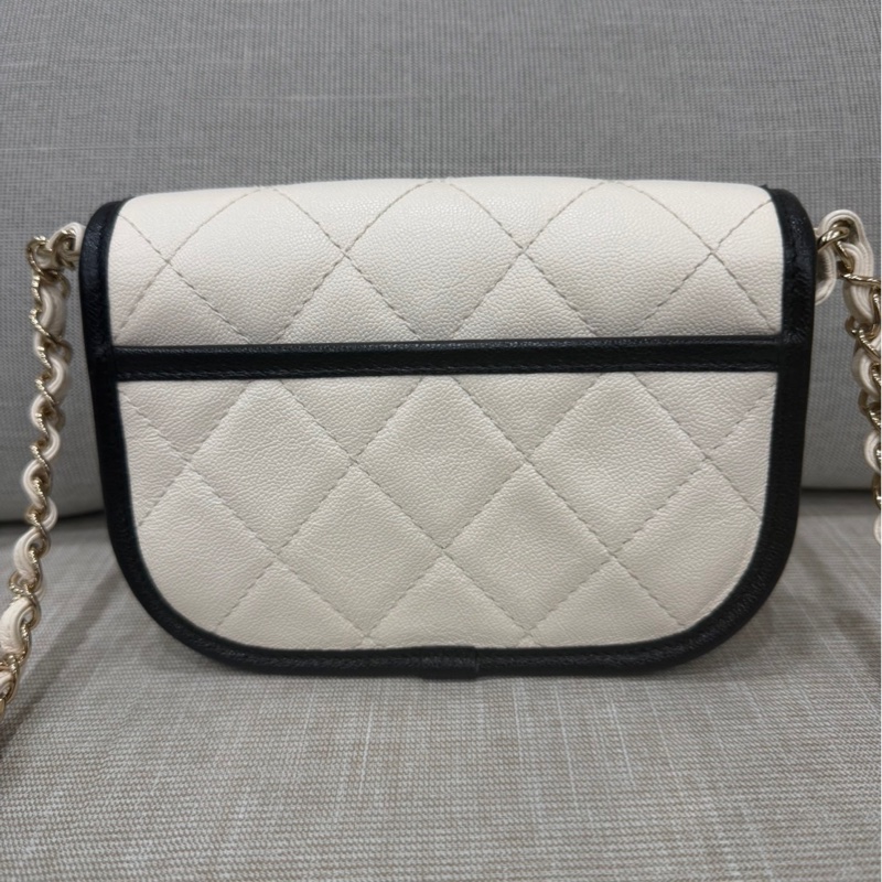 香奈兒CHANEL 2021s荔枝牛皮黑白熊貓色 馬鞍包 郵差包-6