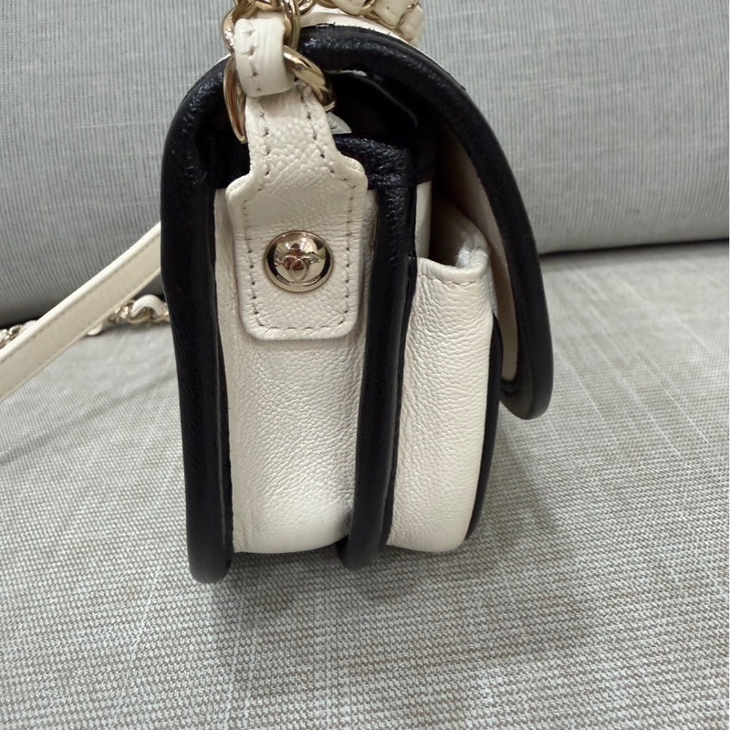 香奈兒CHANEL 2021s荔枝牛皮黑白熊貓色 馬鞍包 郵差包-7