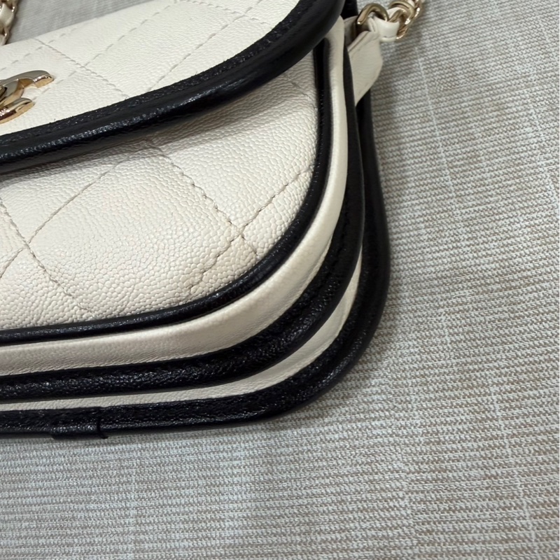 香奈兒CHANEL 2021s荔枝牛皮黑白熊貓色 馬鞍包 郵差包-9